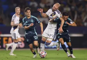 Galaxy settle for draw with Sounders in playoff push