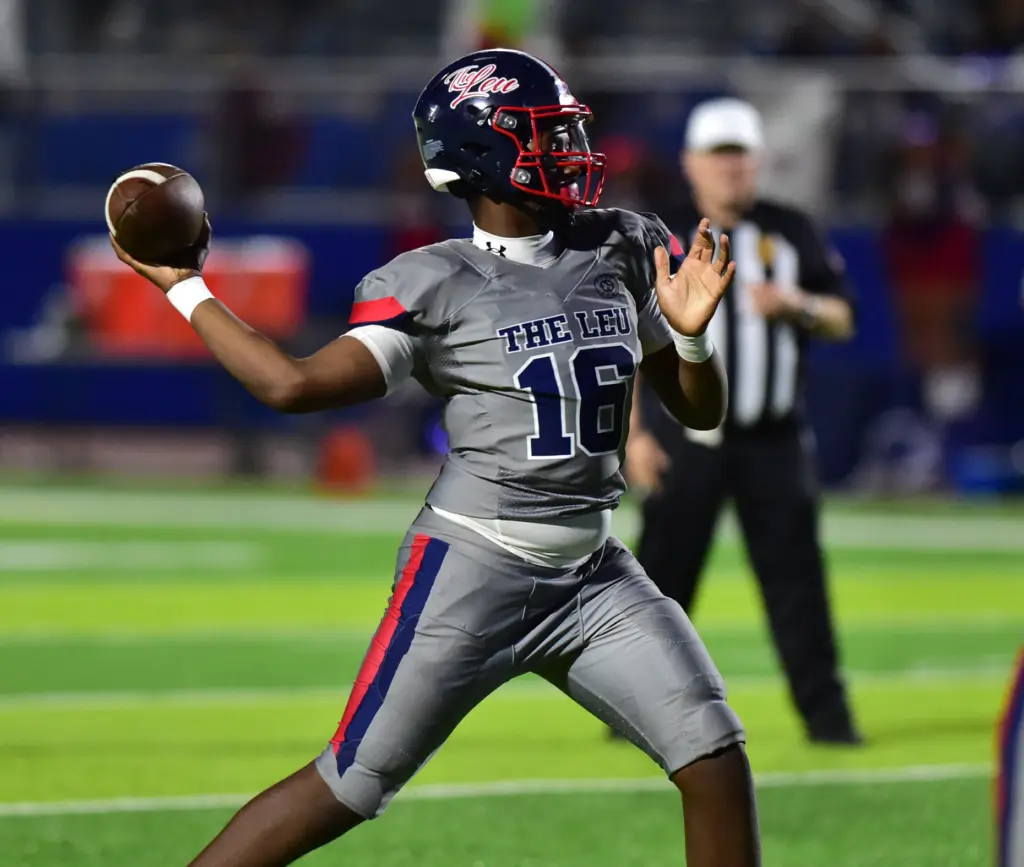 Leuzinger QB Ashtian Townsend throws a pass in the Annual...