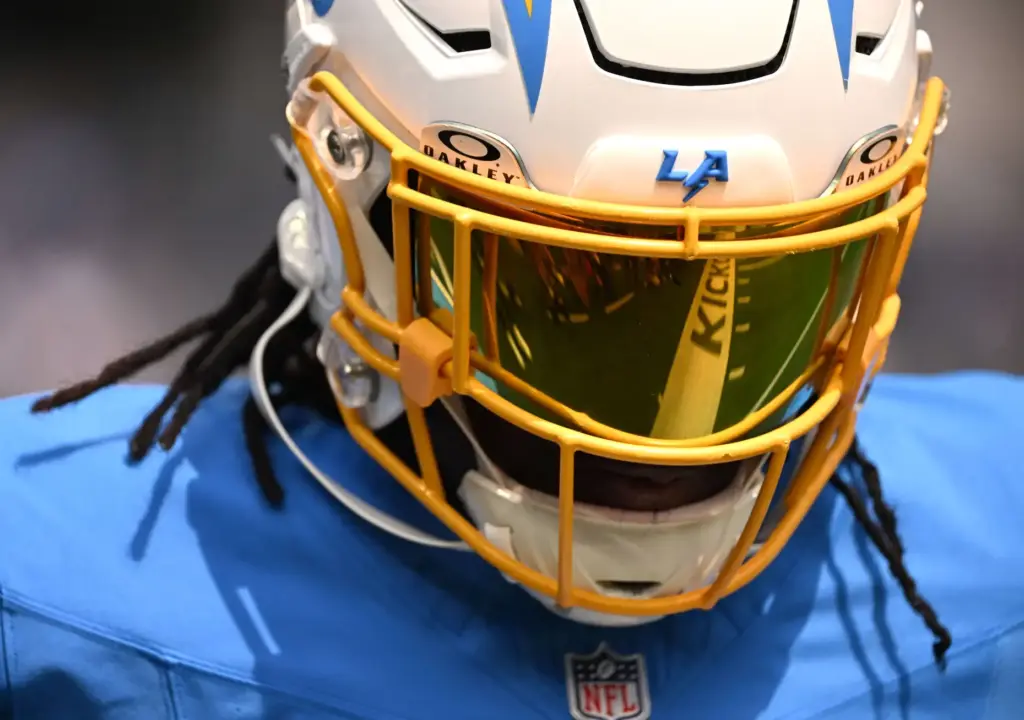 Chargers tight end David Njoku (83) prior to an NFL...