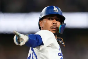 Mookie Betts stays hot as Dodgers hammer Giants