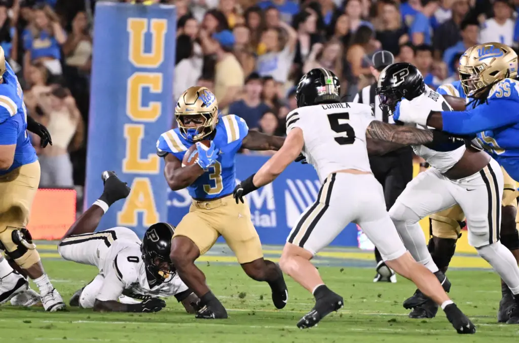 Running back Wayne Knight (3) of the UCLA Bruins runs...