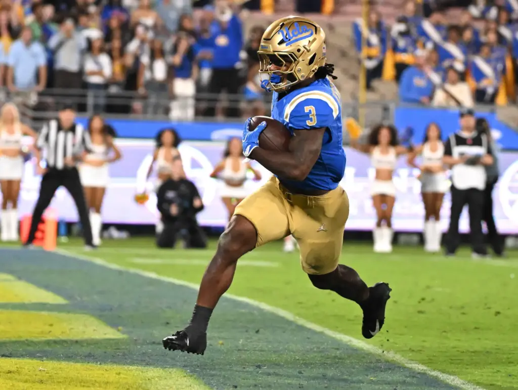 Running back Wayne Knight (3) of the UCLA Bruins runs...