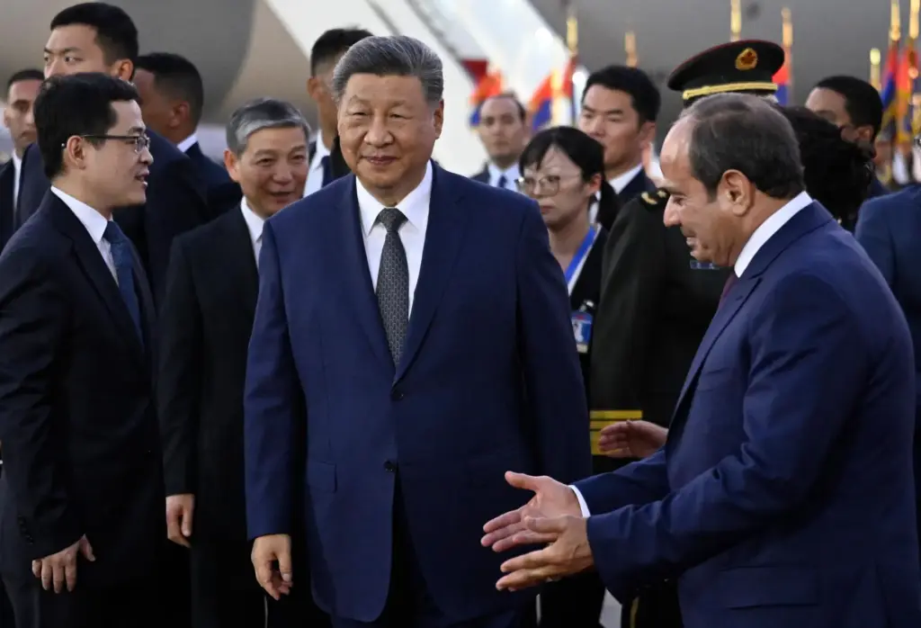 Chinese President Xi Jinping is welcomed by Egyptian President Abdel-Fattah el-Sissi.