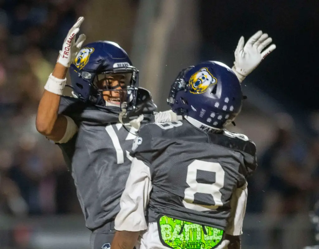 Warren’s Jayvon Mayo (13) celebrates Dylan Thompson (8) touchdown during...