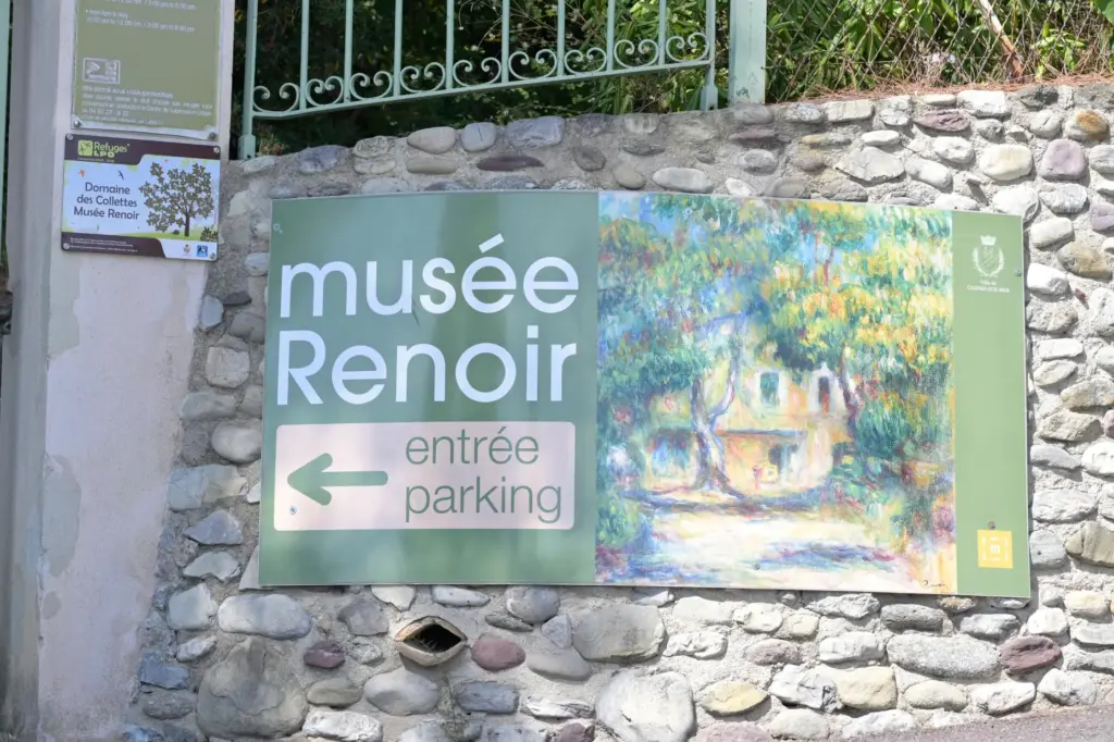 The entrance of the Renoir Museum