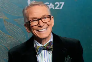 Bob Mackie, designer to the stars who dressed Cher and Madonna and defined ’70s glamour, dies at 87