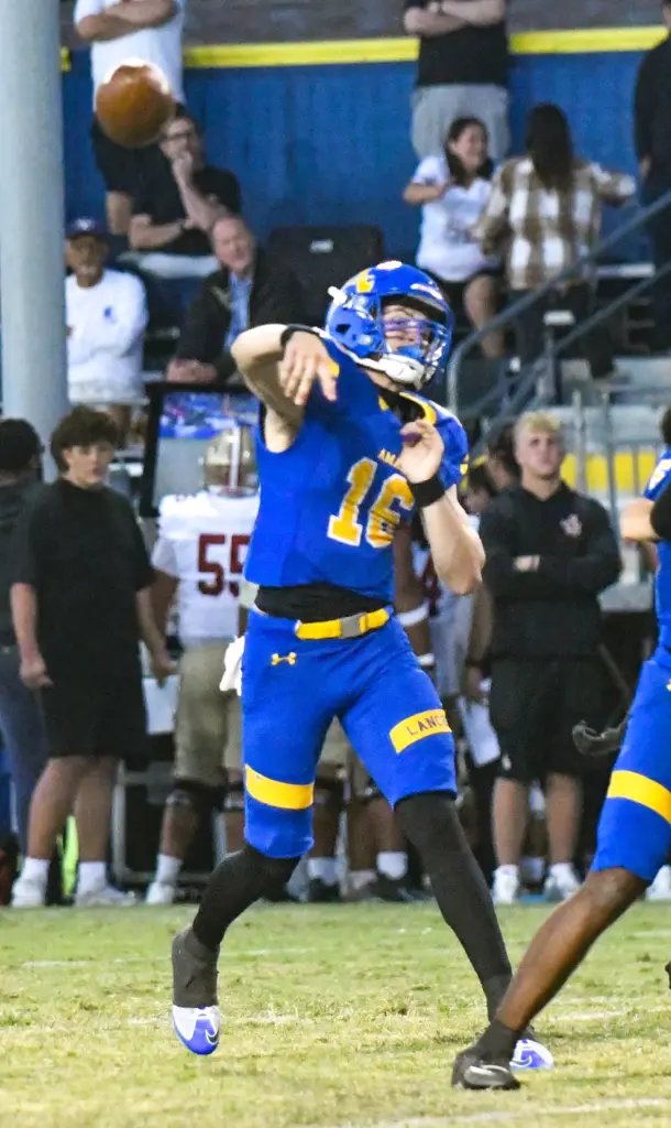 Bishop Amat quarterback Domenico Doran (16) throws a pass as...