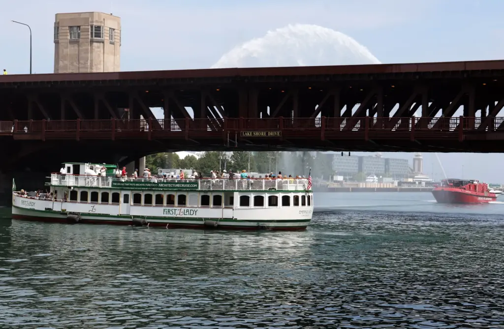 The Emerald Lady tour boat turns around as a Chicago...