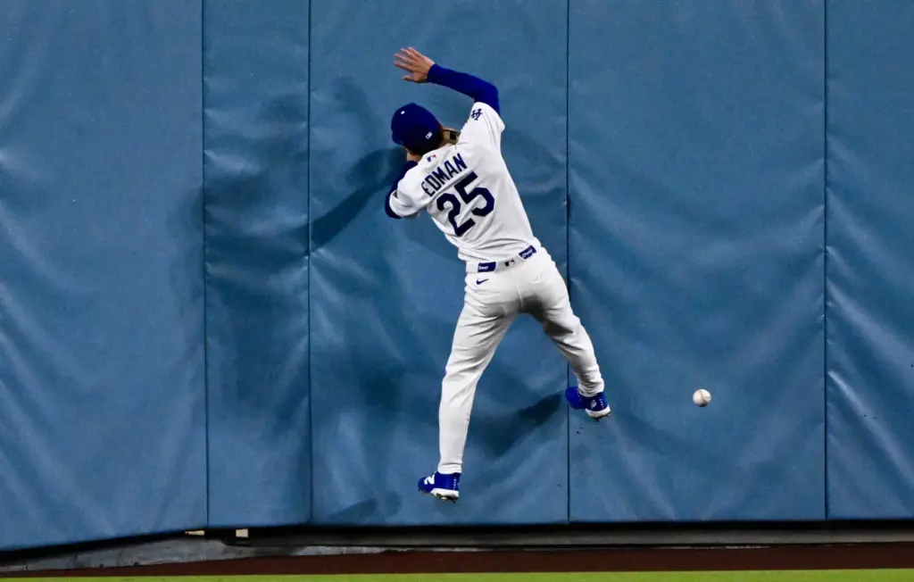 Centerfielder Tommy Edman #25 of the Los Angeles Dodgers canât...