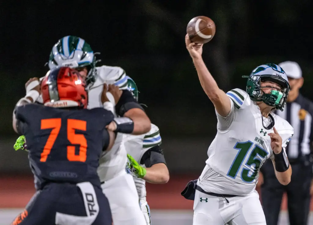 Irvine quarterback Ronin Scheinblum (15) throws the ball during a...