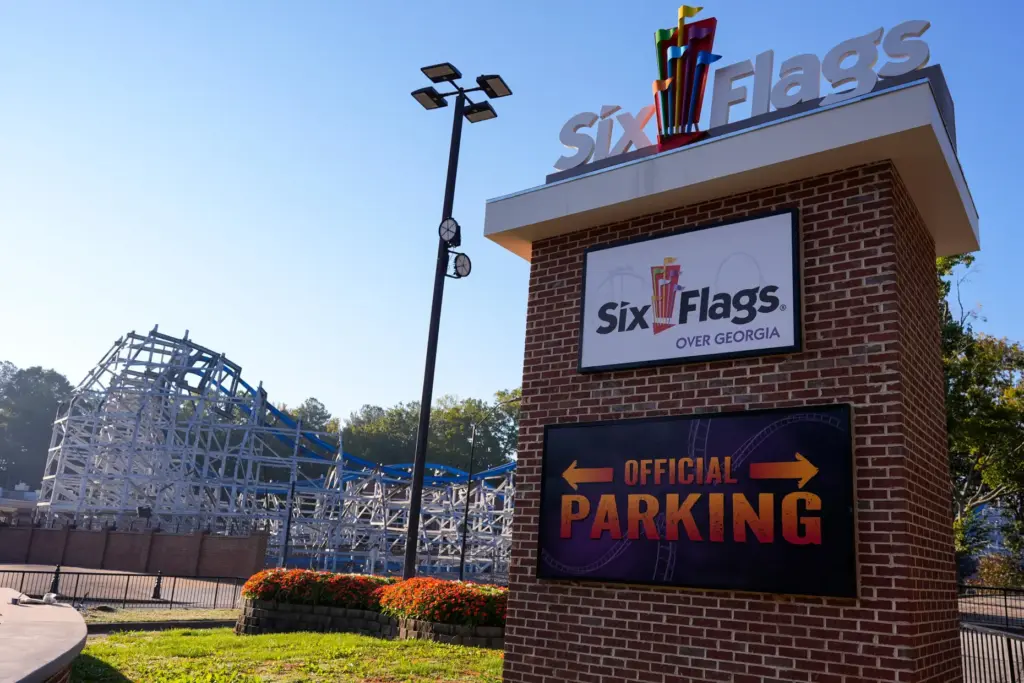 Attractions are seen at Six Flags Over Georgia.