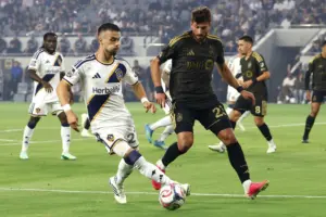 Galaxy see 2-goal lead slip away in another wild El Trafico with LAFC