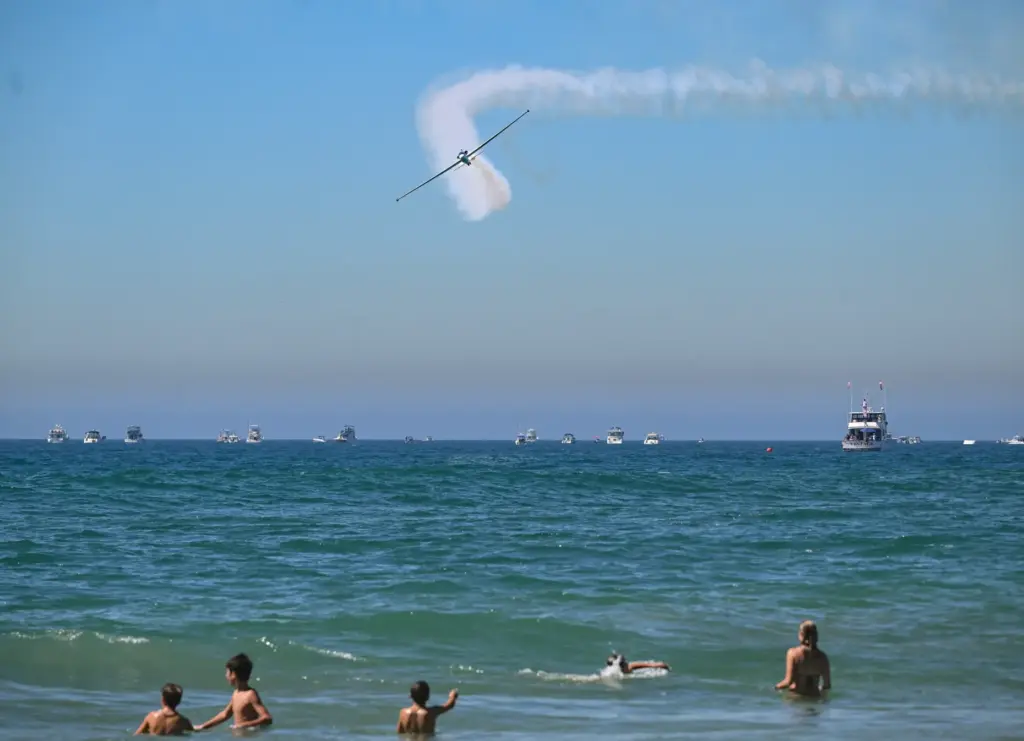 Bob Carlton flies his Foxjet Sailplane during the Pacific Airshow...