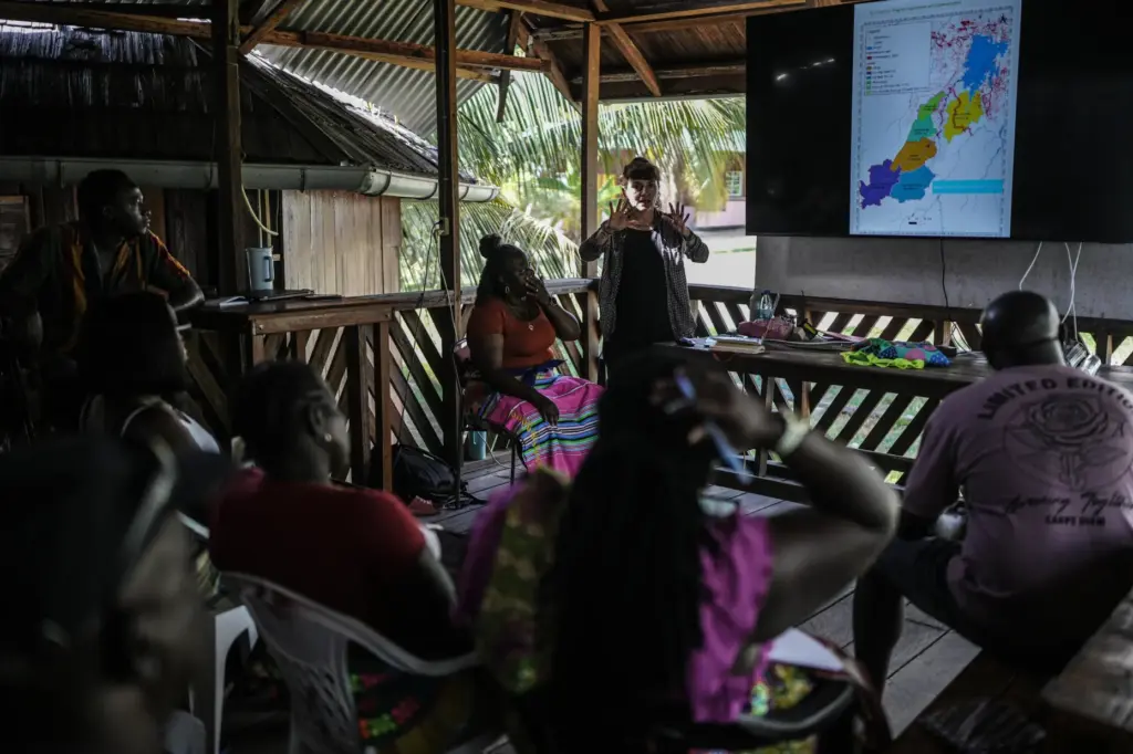 Sara Ramirez, a researcher working for the Association of Saamaka...