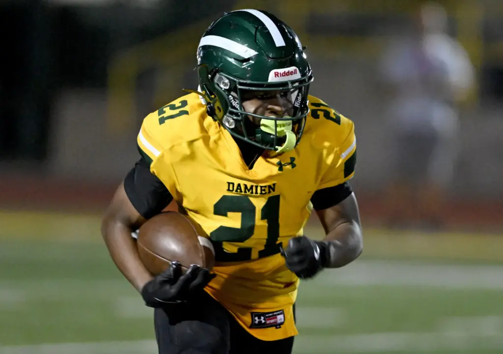Damien Spartans Malcolm Isaac (21) runs the ball during the...