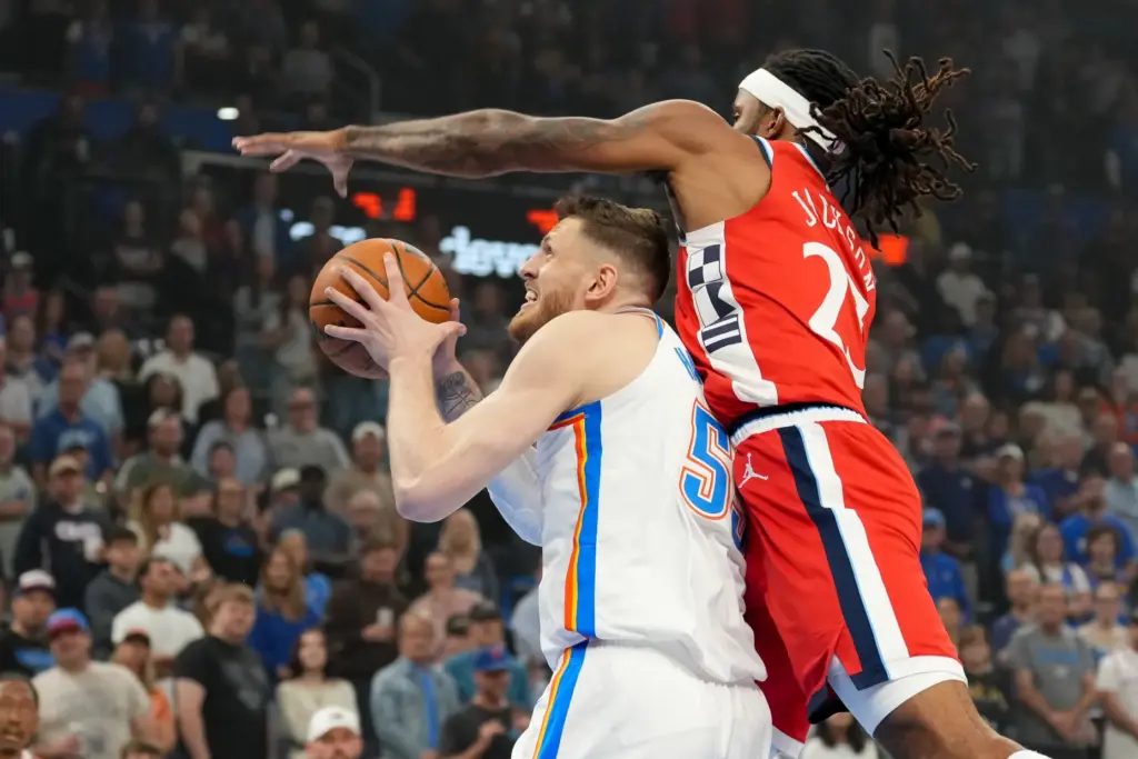 Oklahoma City Thunder center Isaiah Hartenstein, left, looks for an...