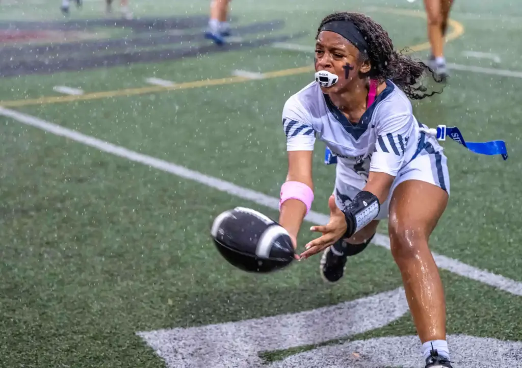 Sierra Canyon wide receiver Ayden Klaiber (1) makes a catch...