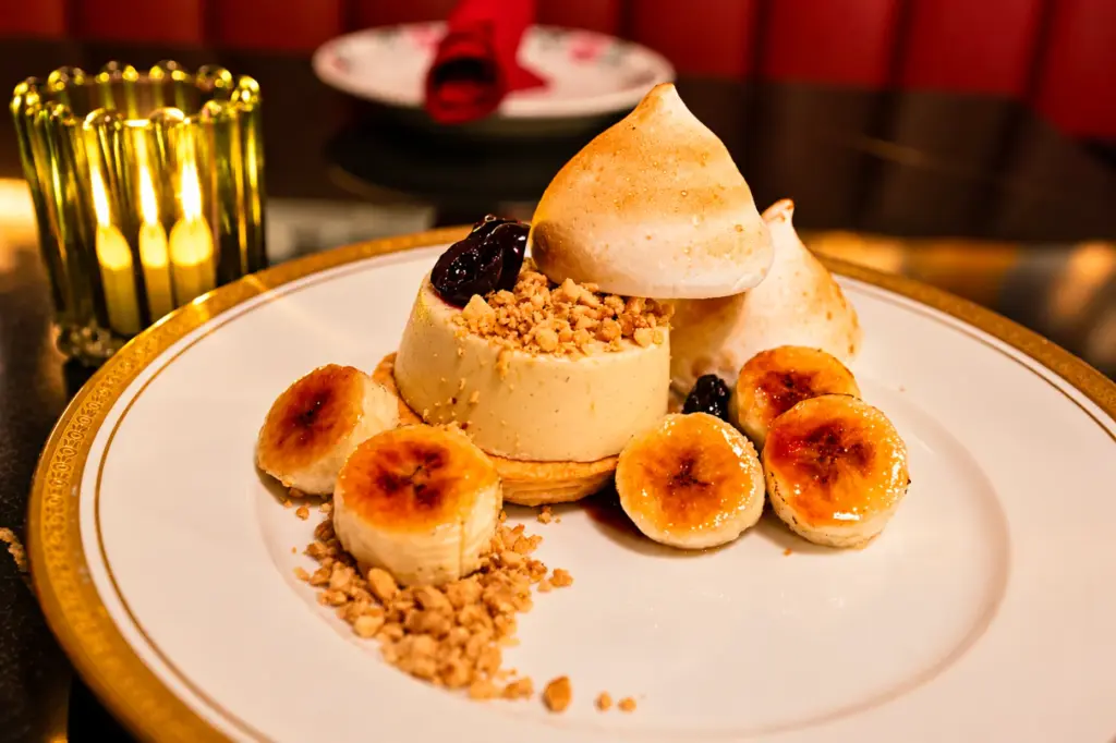 Bananas & Coffee; banana panna cotta, coffee meringue, lard pie...