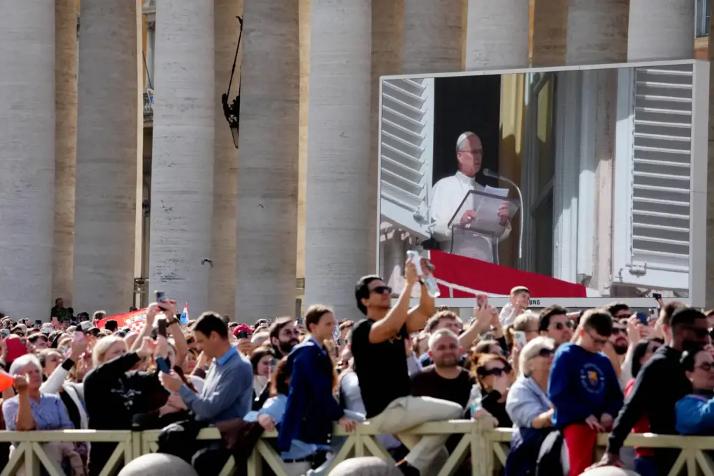 Faithful attend Pope Leo XIV’s Angelus noon prayer in St....