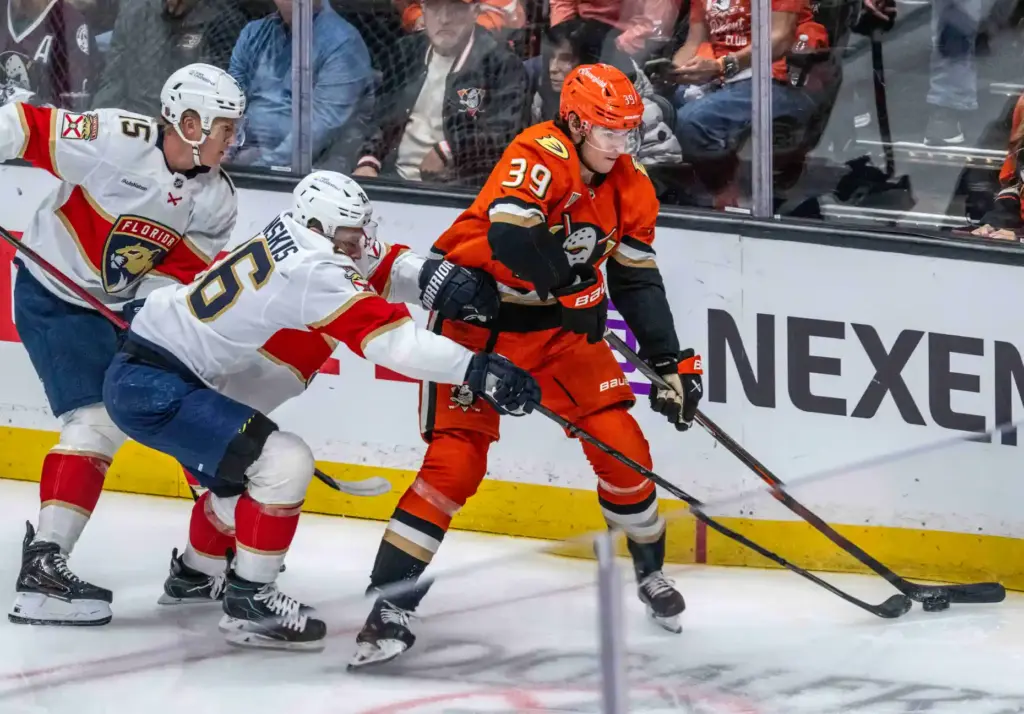 The Ducksâ Jeff Malott (39) controls the puck during the...
