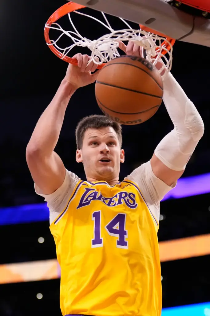 Lakers center Walker Kessler dunks during the first half of...