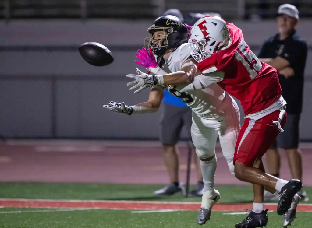 Fullerton defensive back Scottie Leflore (15), right, breaks up a...