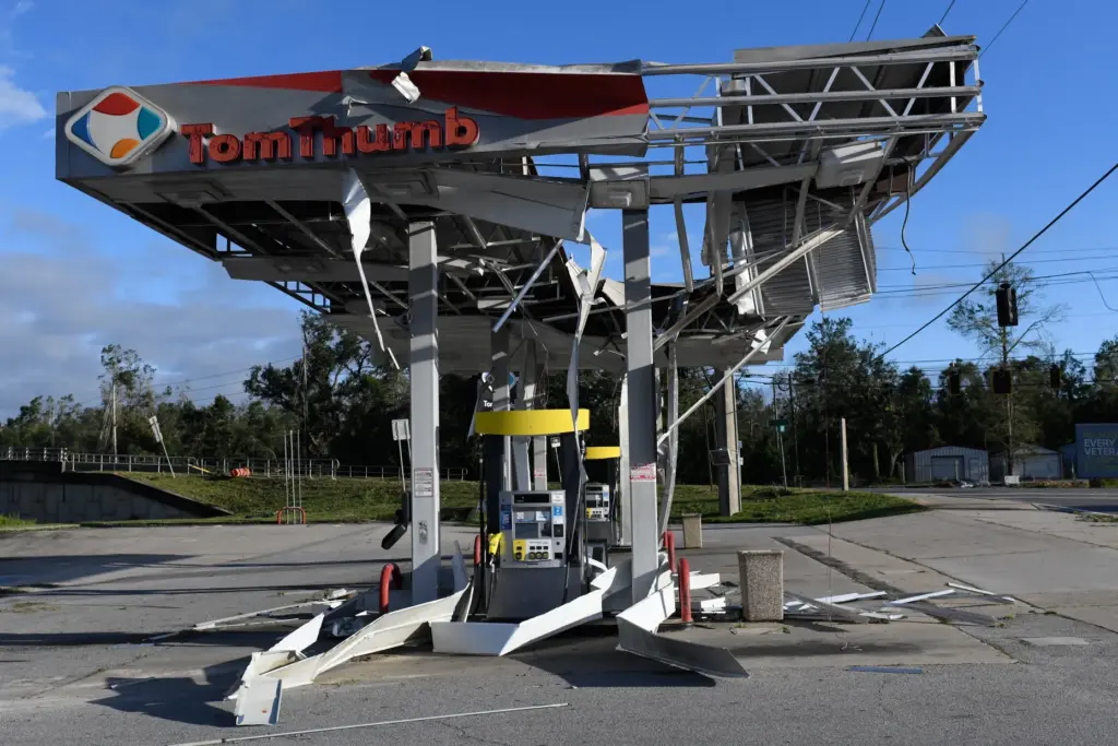 A gas station is damaged by the effects of Isaias...