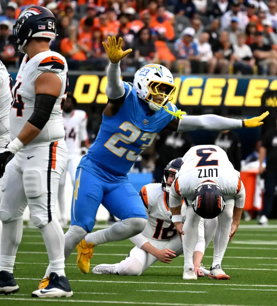 Chargers safety Tony Jefferson (23) celebrates after Denver kicker Wil...