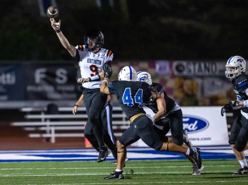 Huntington Beach quarterback Brady Edmunds (9) throws the ball during...