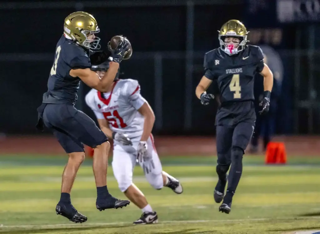 San Juan Hills wide receiver Cooper Chila (3) makes a...