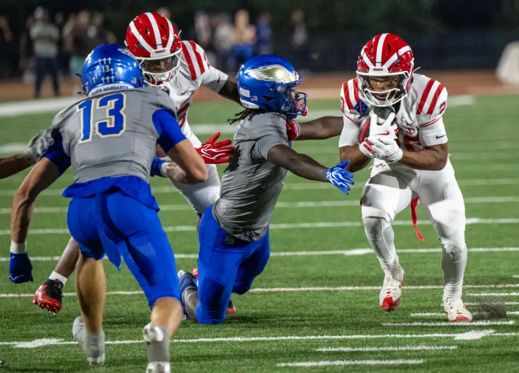 Mater Dei running back Asir Nembhard (20) carries the ball...