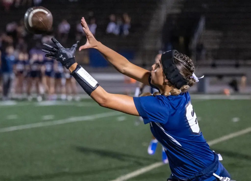 Newport Harbor wide receiver Madeleine Ingvarsson (6) makes a sprinting...