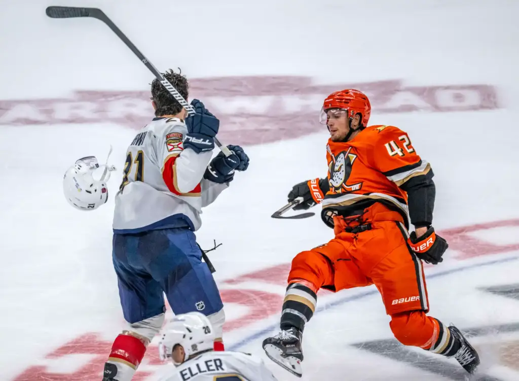 The Florida Panthersâ Garnet Hathaway (21), left, loses his helmet...