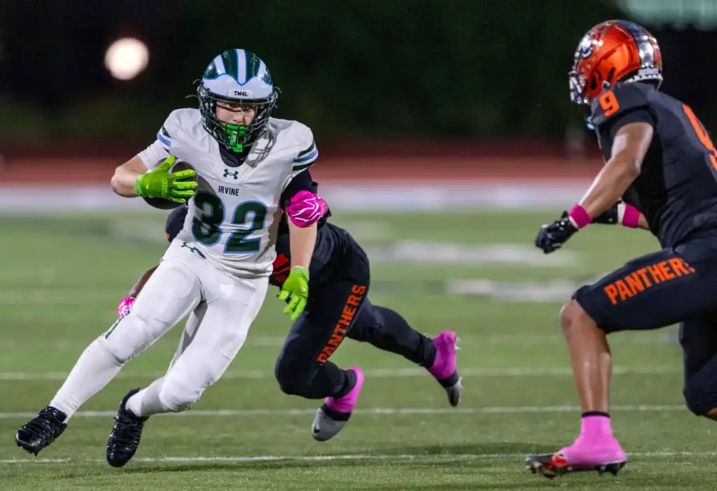 Irvine running back Seamus Hoffman (32) carries the ball during...