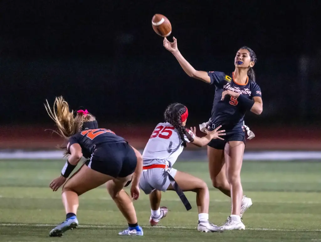 Huntington Beach quarterback Roxie Shaia (9) throws the ball during...