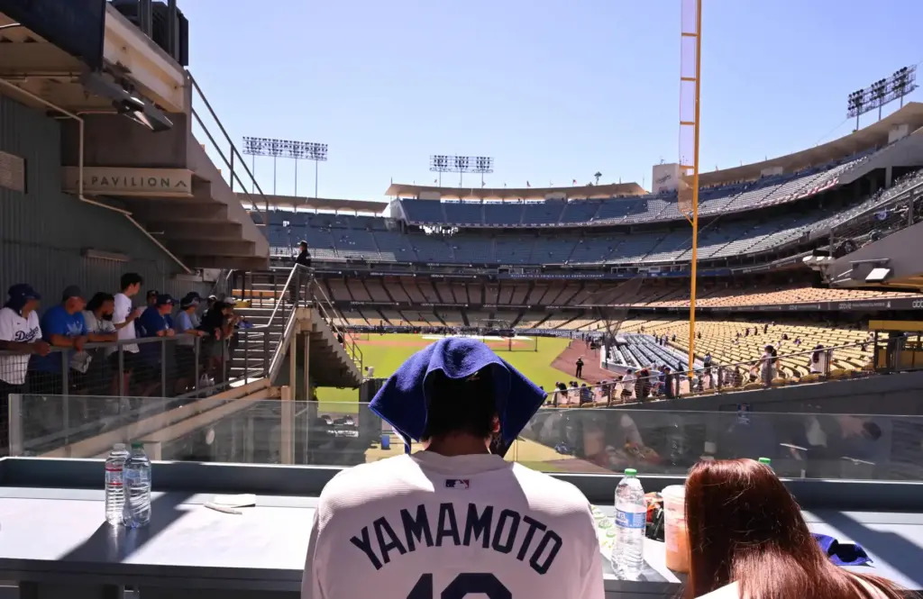 A fan tries to stay cool above the Dodgers’ bullpen...