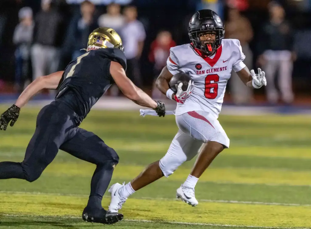San Clemente wide receiver Nolan Billoups (6) carries the ball...