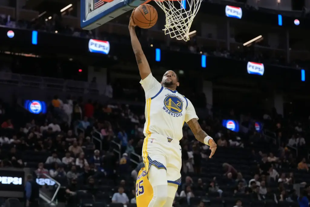 Golden State Warriors guard Dalen Terry soars to the basket...