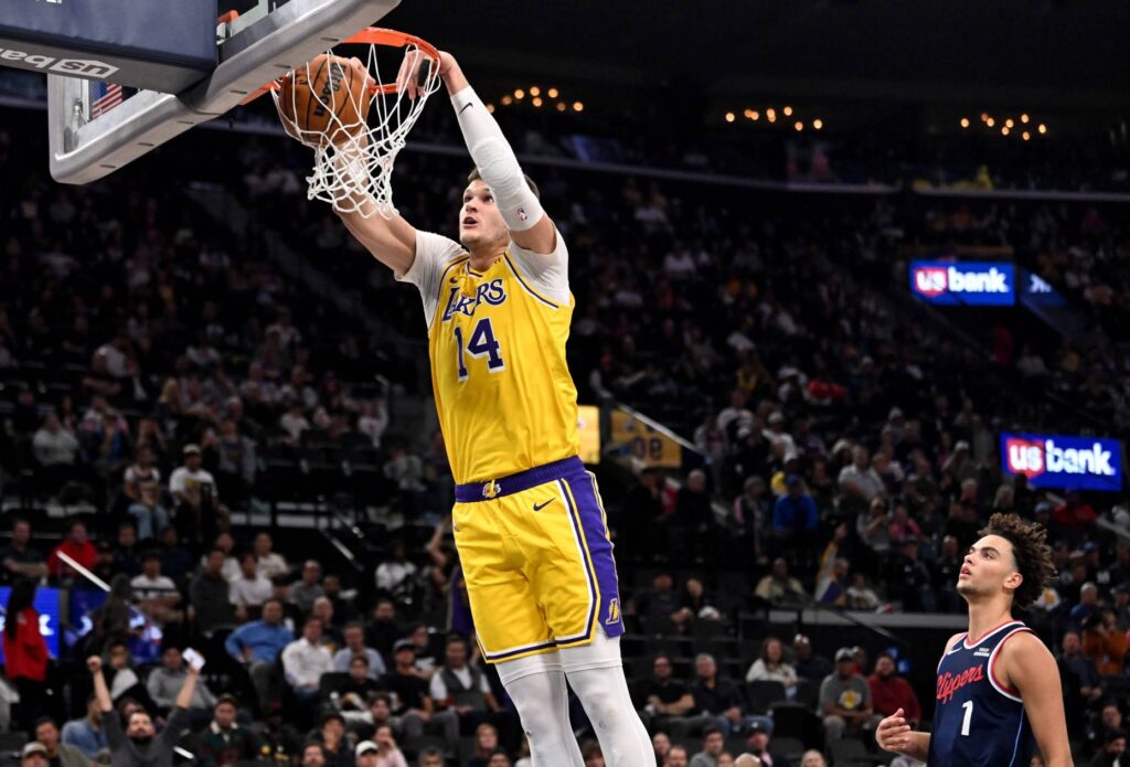 Lakers center Walker Kessler dunks in front of Clippers rookie...