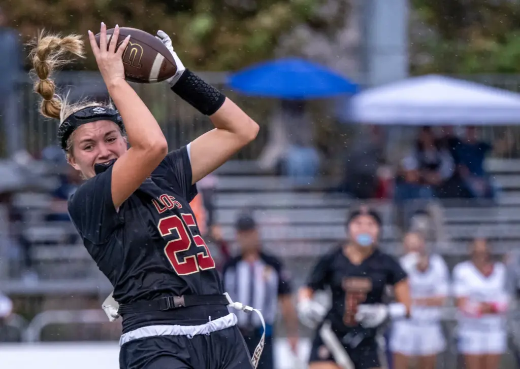 JSerra wide receiver Kai Beary (25) makes a catch during...