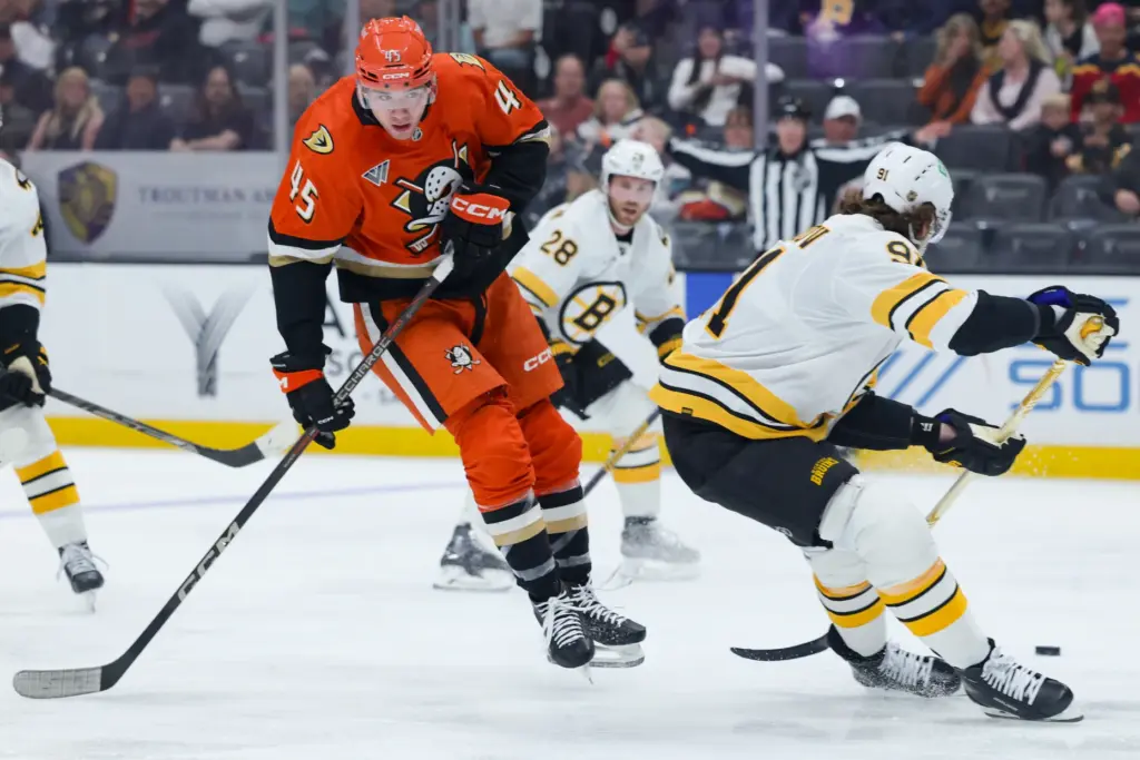 Ducks right wing Beckett Sennecke (45) skates against Boston Bruins...