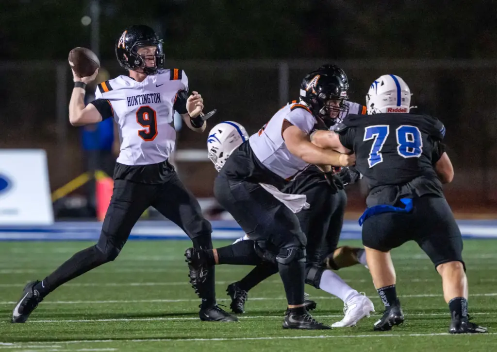Huntington Beach quarterback Brady Edmunds (9) throws the ball during...