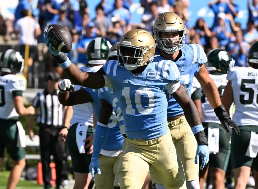 UCLA linebacker Sammy Omosigho (10) reacts after recovering a Michigan...