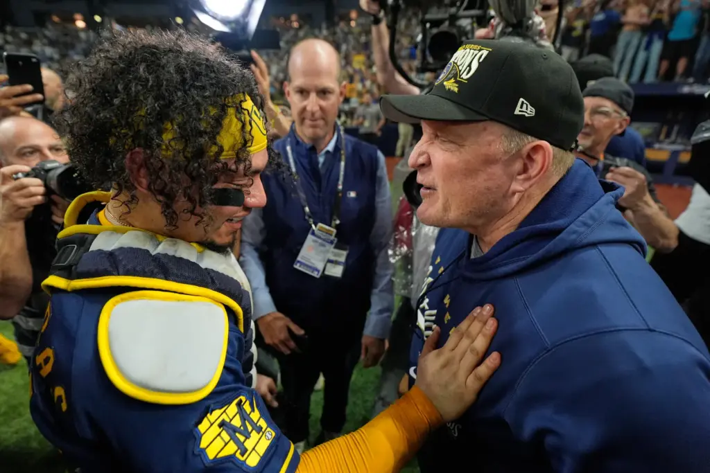 Milwaukee Brewers catcher William Contreras celebrates with manager Pat Murphy...