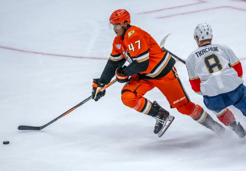 The Ducksâ Noah Warren (47) controls the puck during the...