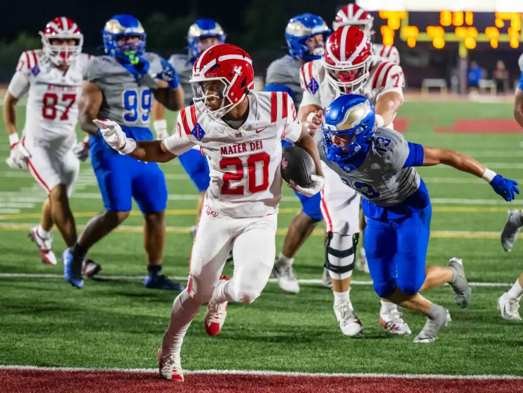 Mater Dei running back Asir Nembhard (20) carries the ball...