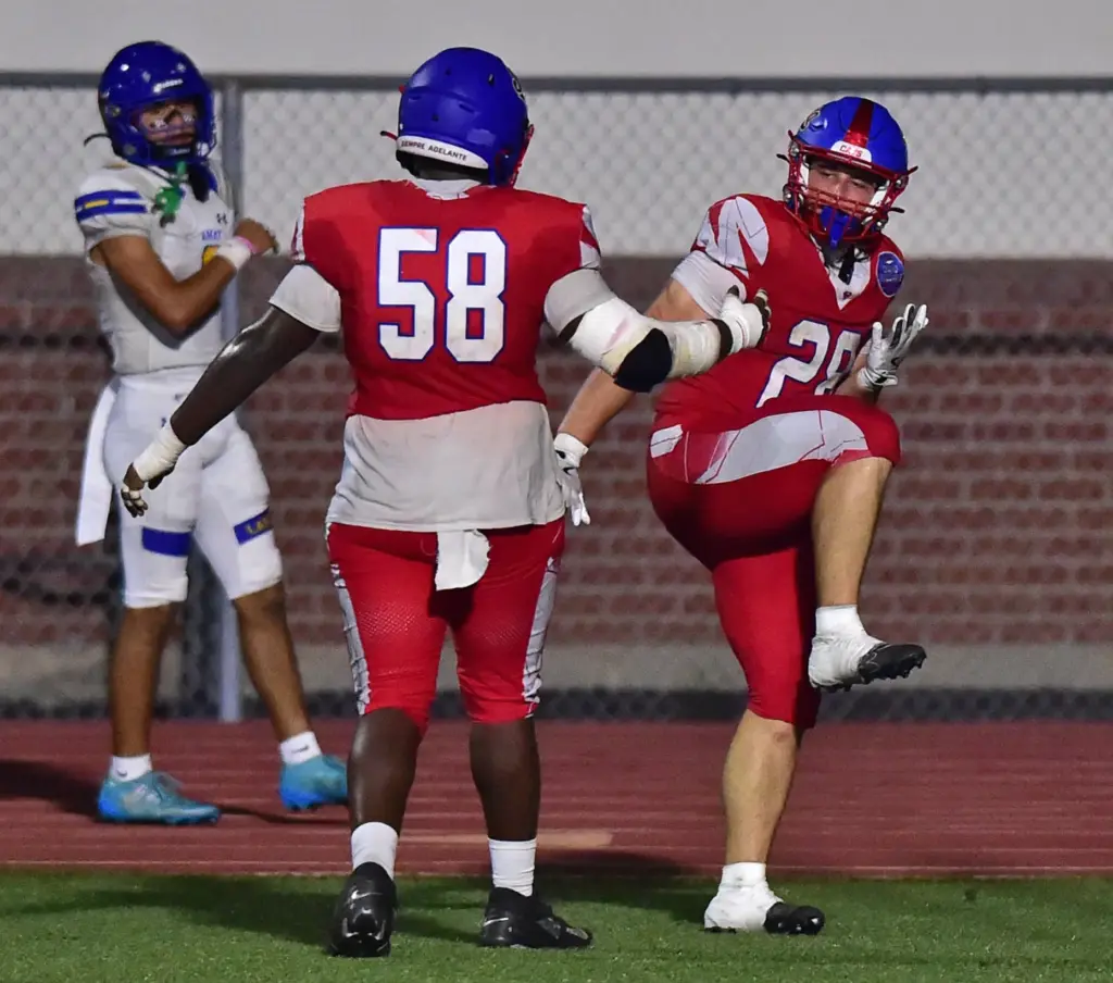 Serra running back AJ McBean does Heisman pose after 34yd...