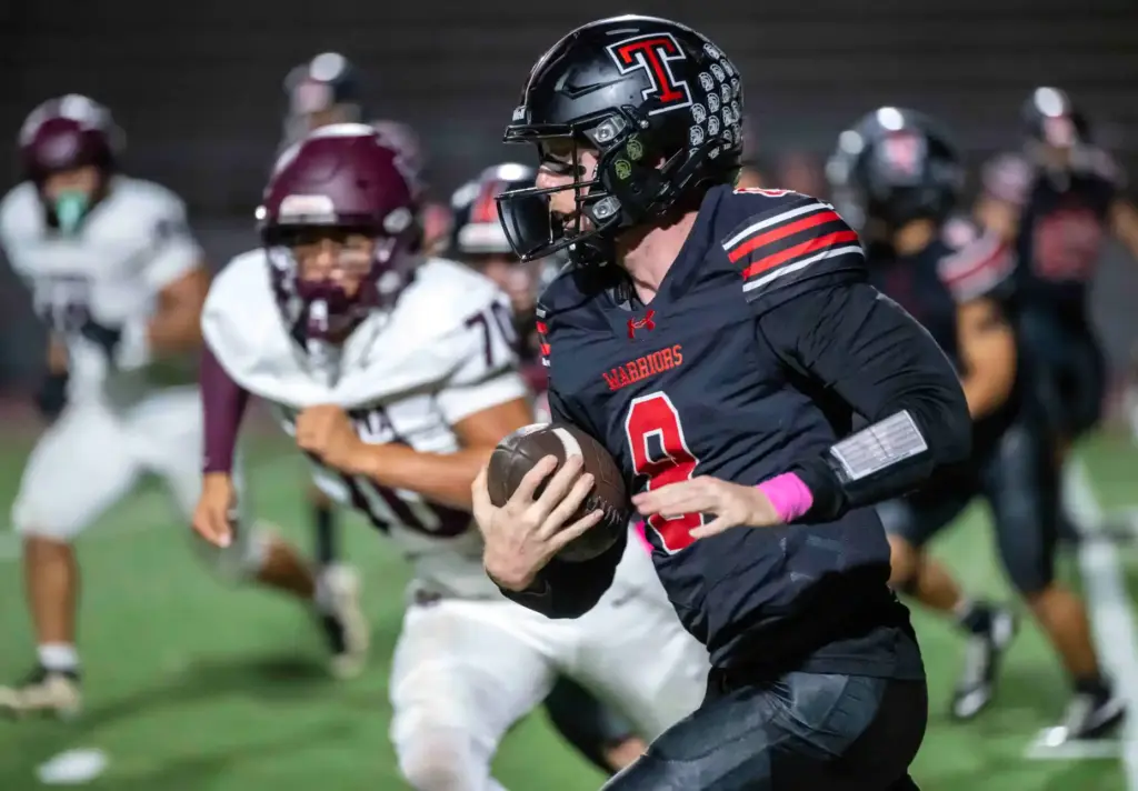 Troy quarterback Mason Mays (8) carries the ball on a...