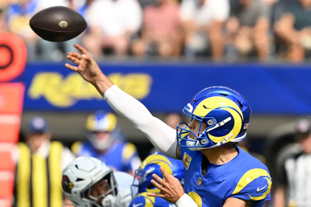 Rams quarterback Matthew Stafford (9) passes against the Arizona Cardinals...