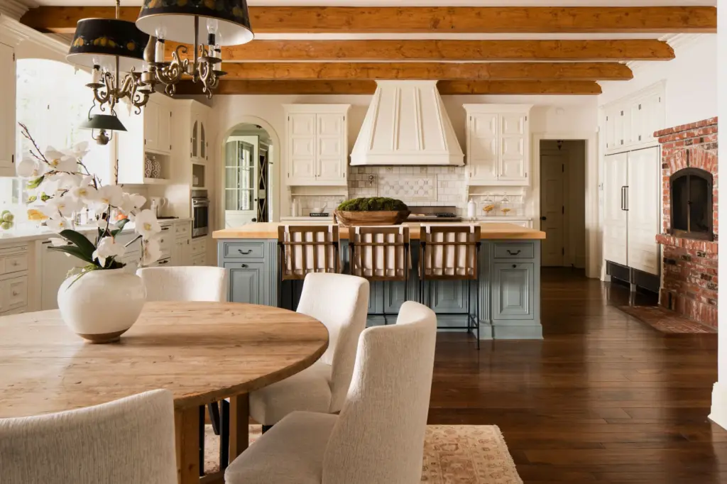 The breakfast nook and kitchen beyond. (Photo by Gavin Cater)